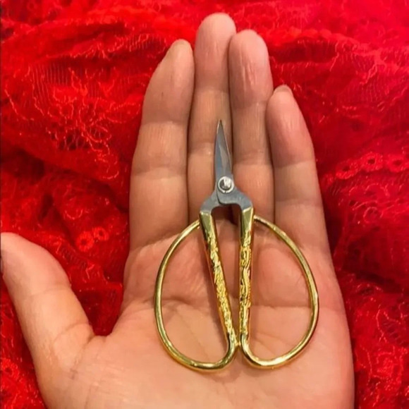 European Vintage Gold Sewing Scissors - Picture 6 of 7